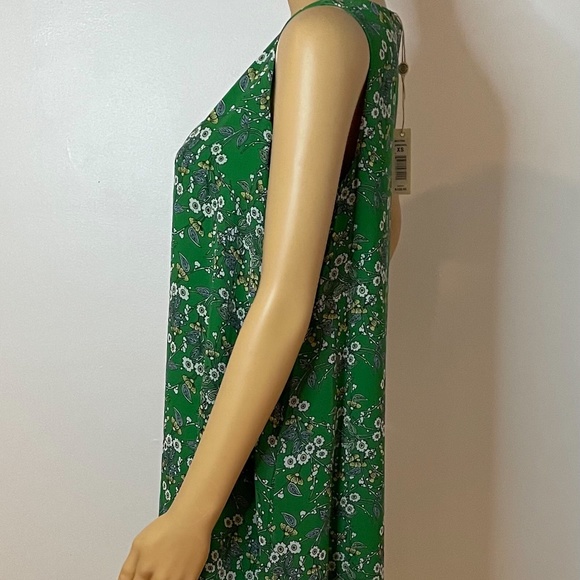 Kelly green sleeveless floral layered a line dress - Picture 7 of 12